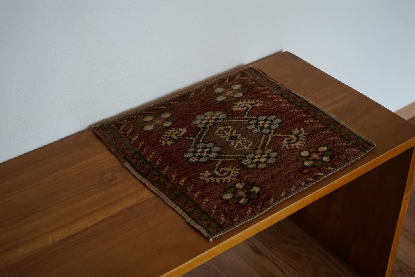 Türkiye Old Oushak 1970年代 42 × 37.5 cm No.TR25536 / 国内送料無料・羊毛手織り絨毯
