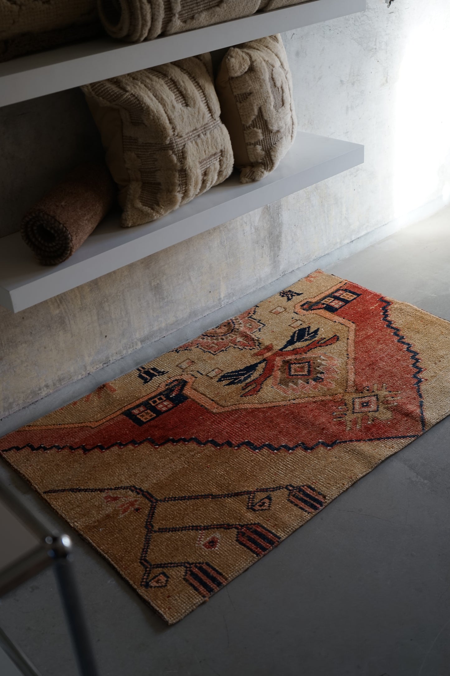 TURKEY OLD ISPARTA ORIENTAL BEIGE SMALL SIZE 124 × 73 cm No.TR25215