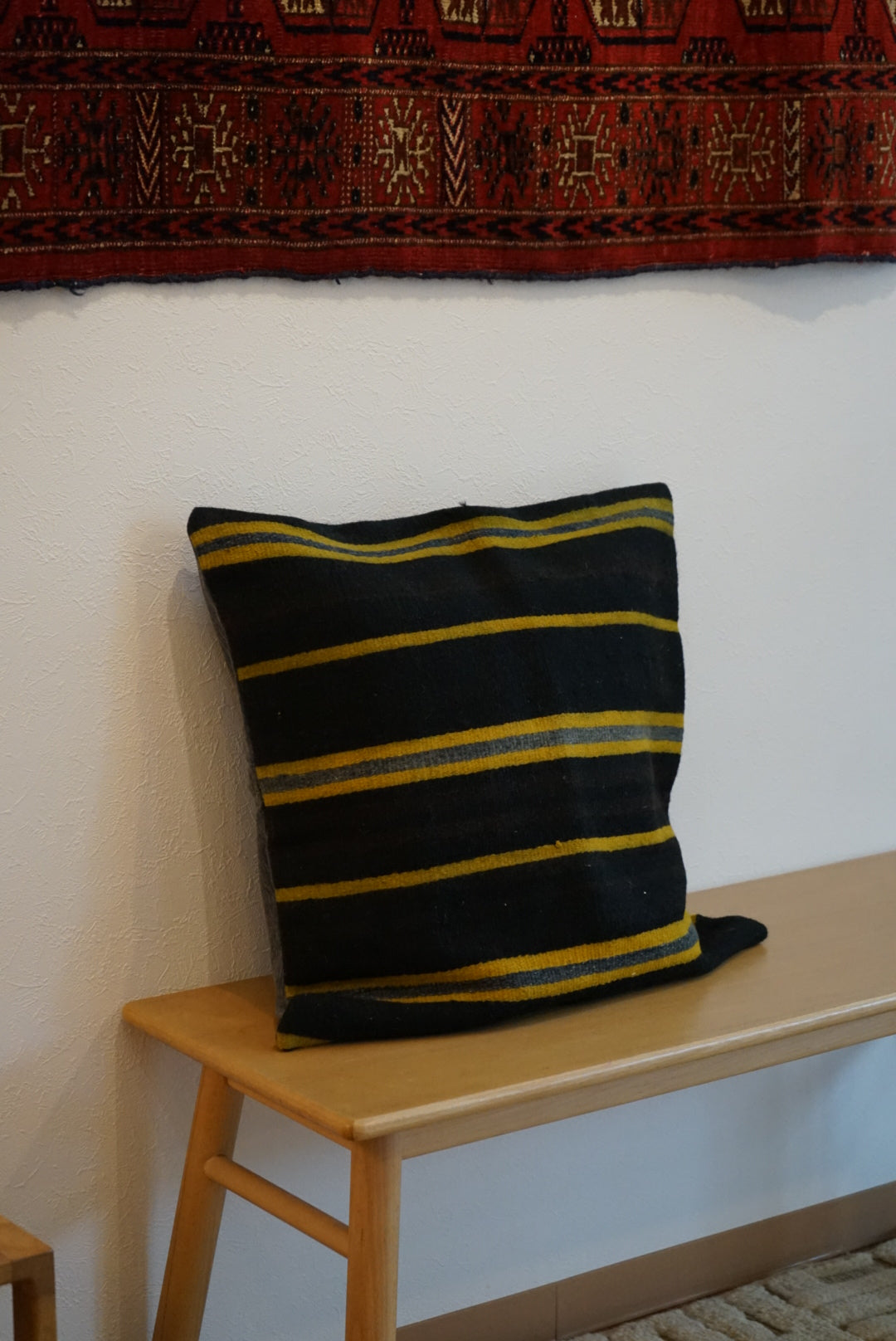 Türkiye Old Kilim Cushion Cover Black , Yellow , Blue Stripe Design 50 × 50 cm No.TR25567 / 送料無料・羊毛手織りキリム