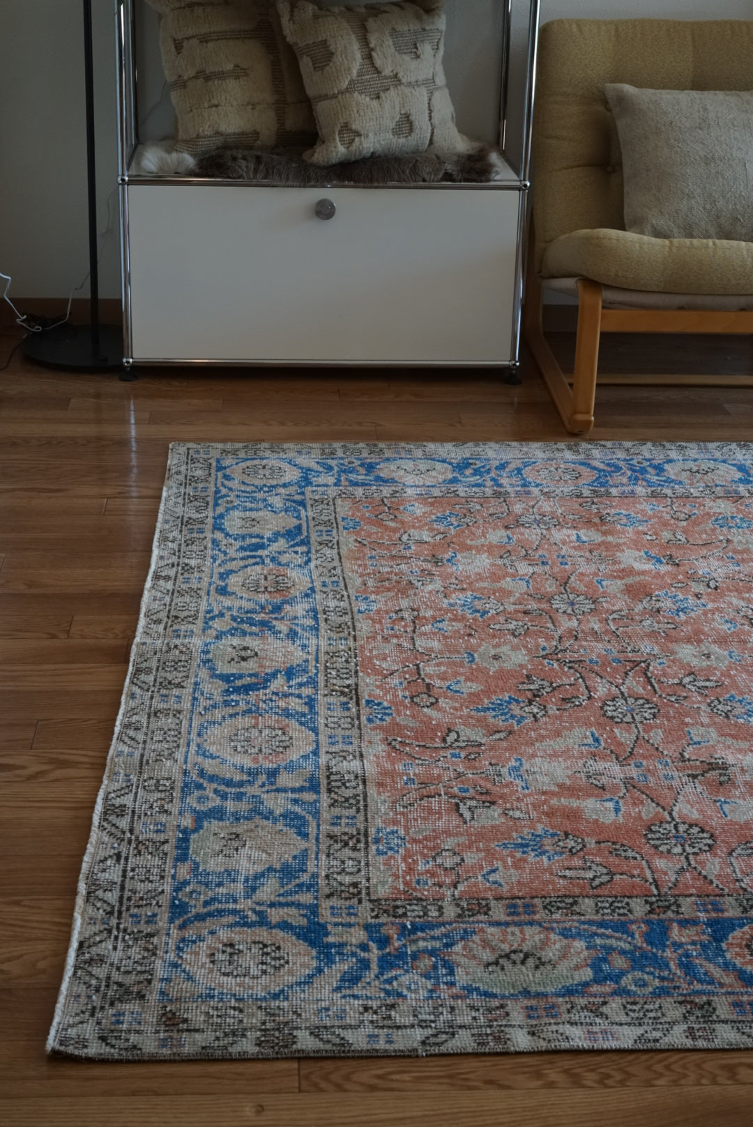 Türkiye Old Isparta Scarlet , Blue 1970年代 271.5 × 164 cm No.TR25507 / 国内送料無料・羊毛手織り絨毯