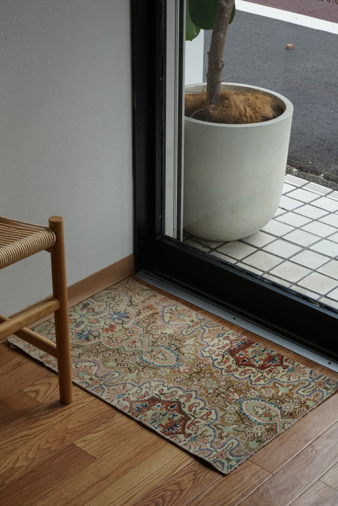 Türkiye Old Oushak Beige Flower 1970年代 71.5 × 42.5 cm No.TR25500 / 国内送料無料