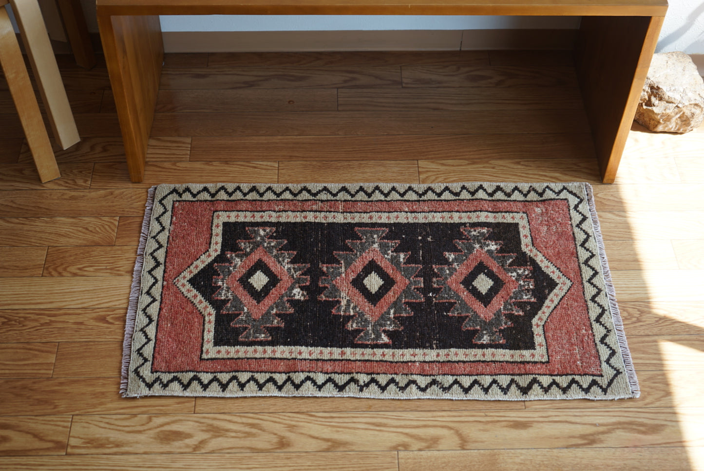 Türkiye Old Oushak Pink , Black 1970年代  89 × 51 cm No.TR25410