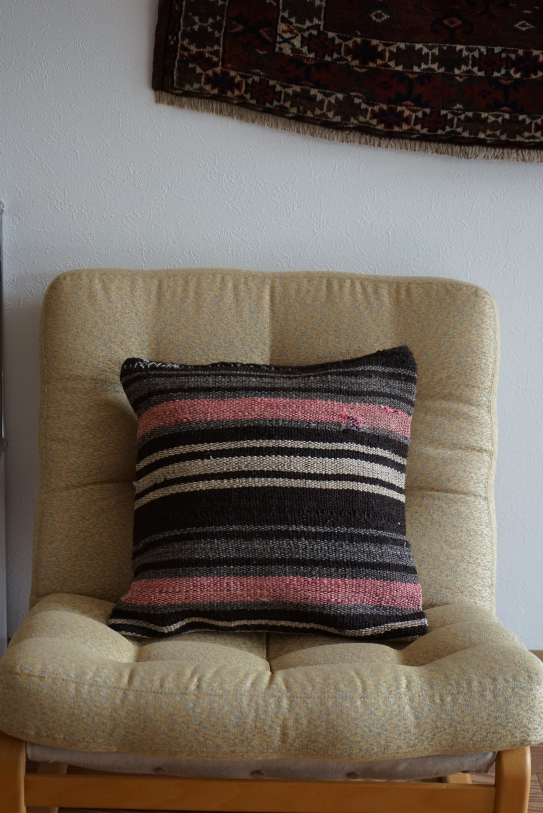 Türkiye Old Kilim Cushion Cover Pink , Black , Glay Mix Color Border Design 50 × 50 cm No.TR25526 / 国内送料無料・羊毛手織りキリム