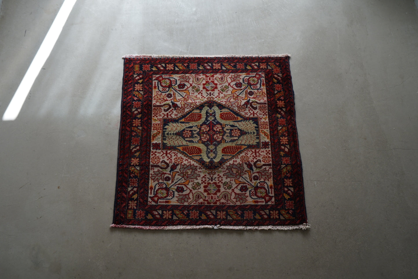 店頭販売 IRAN ANTIQUE KHORASAN KORMANJI 1900年代 75 × 70 cm