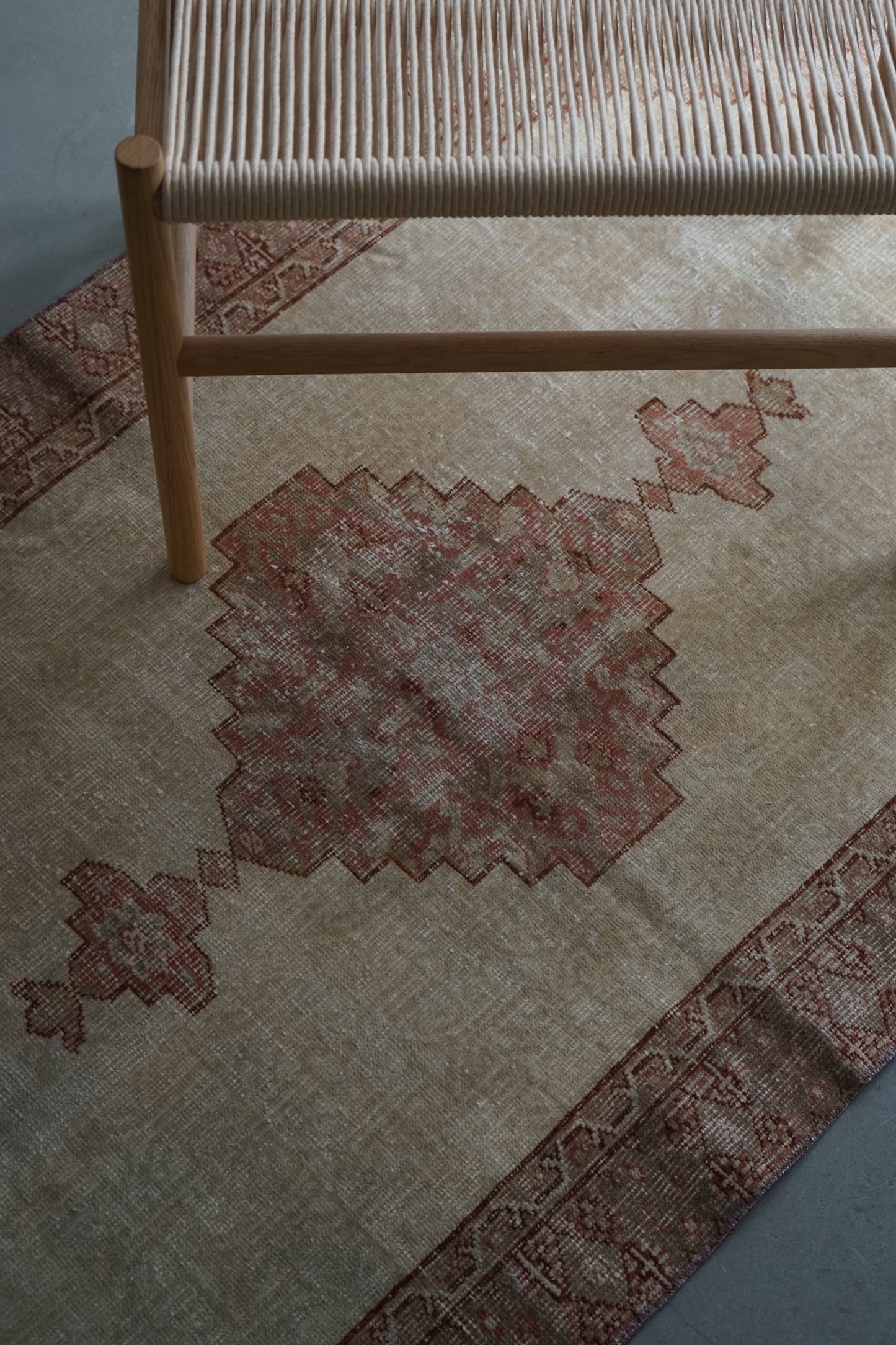 TURKEY OLD ISPARTA BEIGE MEDALION 1970年代 172 × 92 cm No.TR25200