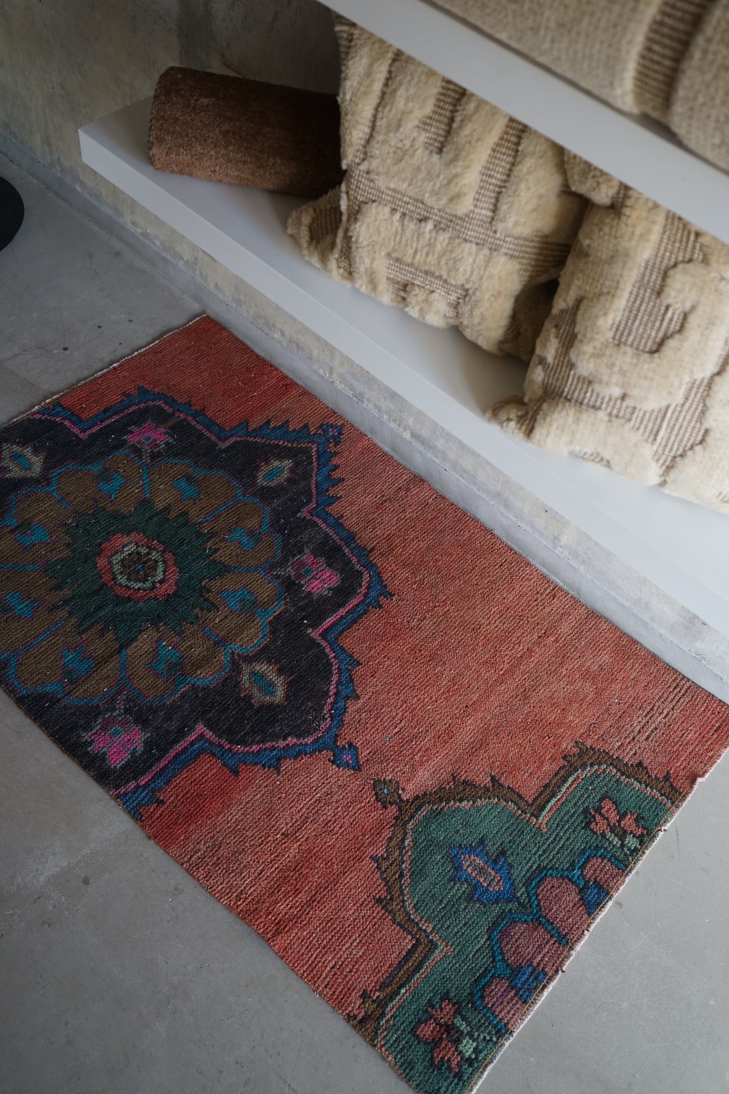 TURKEY OLD RUBY RED FLOWER SMALL SIZE 1970年代 116 × 71 cm No.TR25217