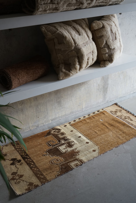 Türkiye Old Isparta Milk Coffee Color Small size 1980年代 115 × 47 cm No.TR25240