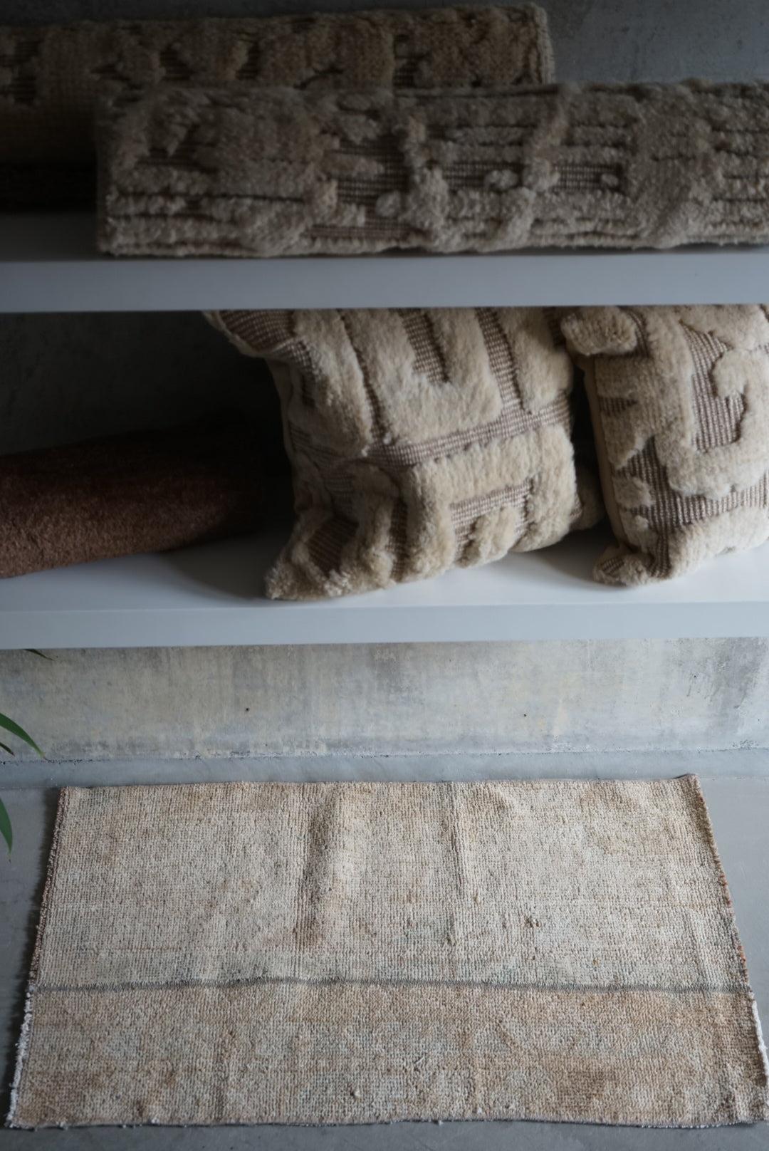 Türkiye Old Oushak Beige Blue Small size 1970年代 85 × 53 cm No.TR25246