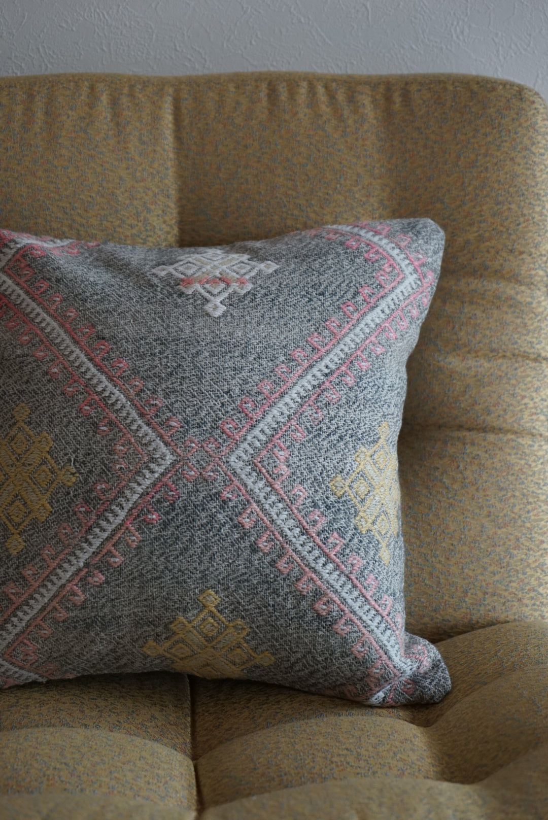 Türkiye Old Kilim Cushion Cover Tribal Design Glay 41 × 41 cm No.TR25533 / 送料無料・羊毛手織りキリム