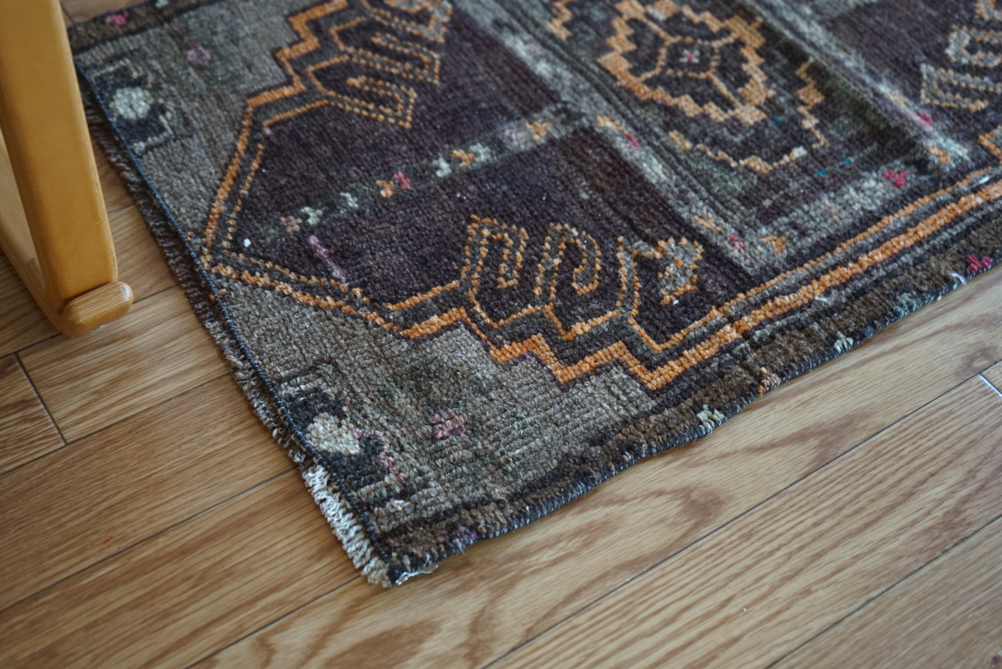 Türkiye Old Oushak Brown , Orange Medallion 1970年代 80.5 × 50 cm No.TR25415