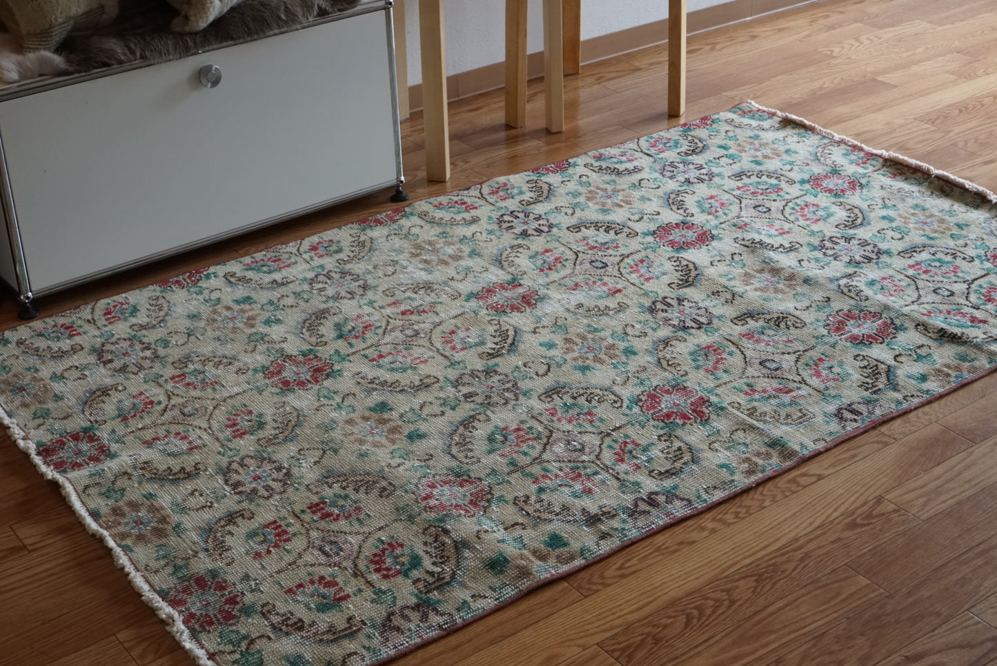 Türkiye Old Isparta Flower Beige 1970年代 175 × 108.5 cm No.TR25472