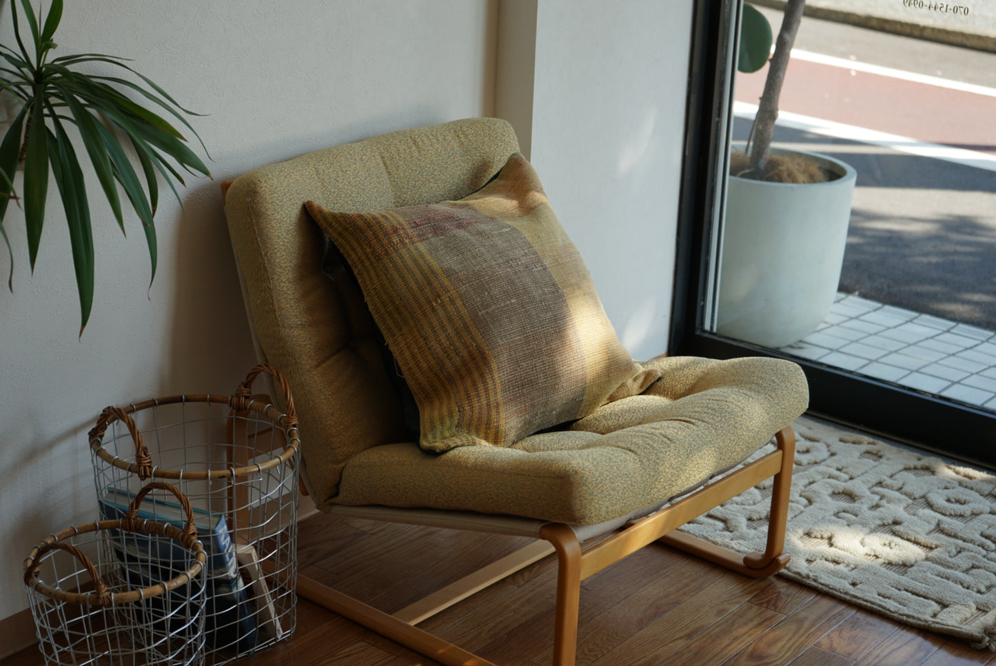 Türkiye Old Kilim Cushion Cover Yellow , Beige , Glay Mix Stripe Design 52 × 50 cm No.TR25560 / 送料無料・羊毛手織りキリム