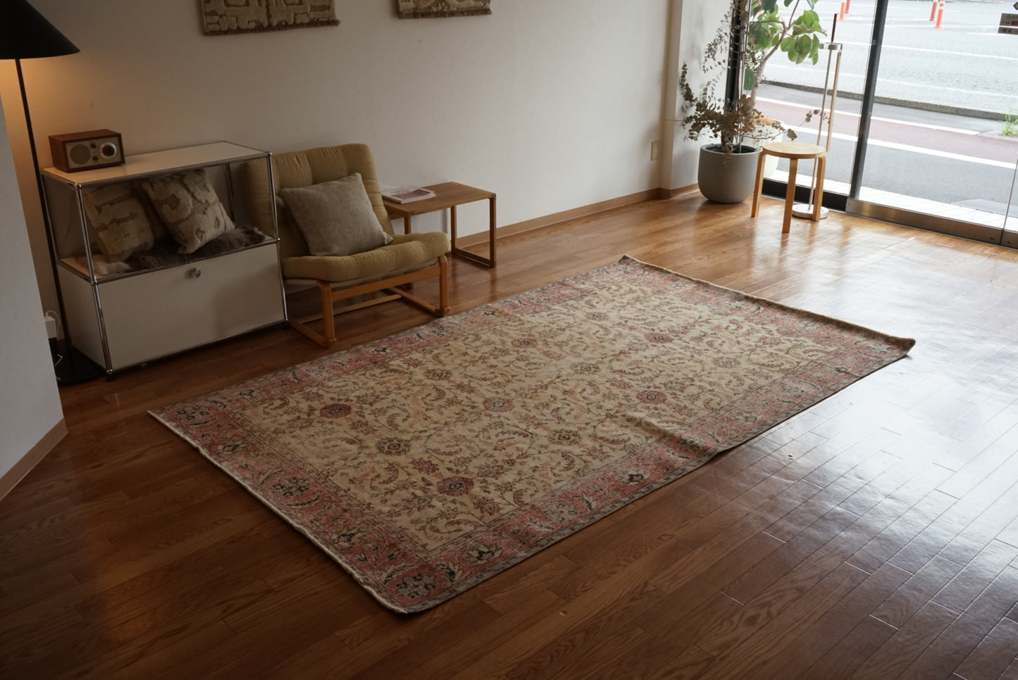 Türkiye Old Isparta Floral Pink , Beige 1970年代 250 × 154 cm No.TR25496 / 国内送料無料