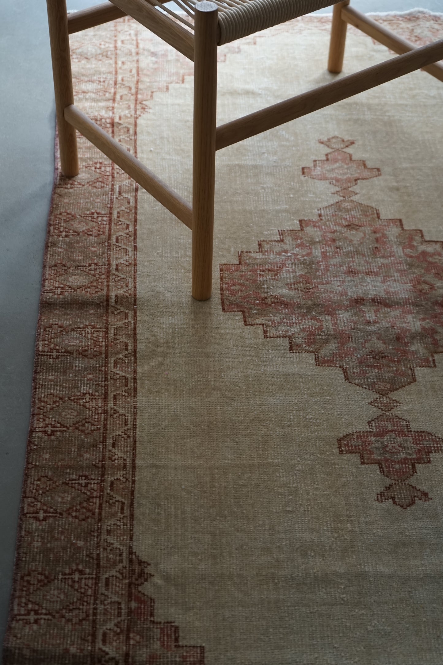 TURKEY OLD ISPARTA BEIGE MEDALION 1970年代 172 × 92 cm No.TR25200