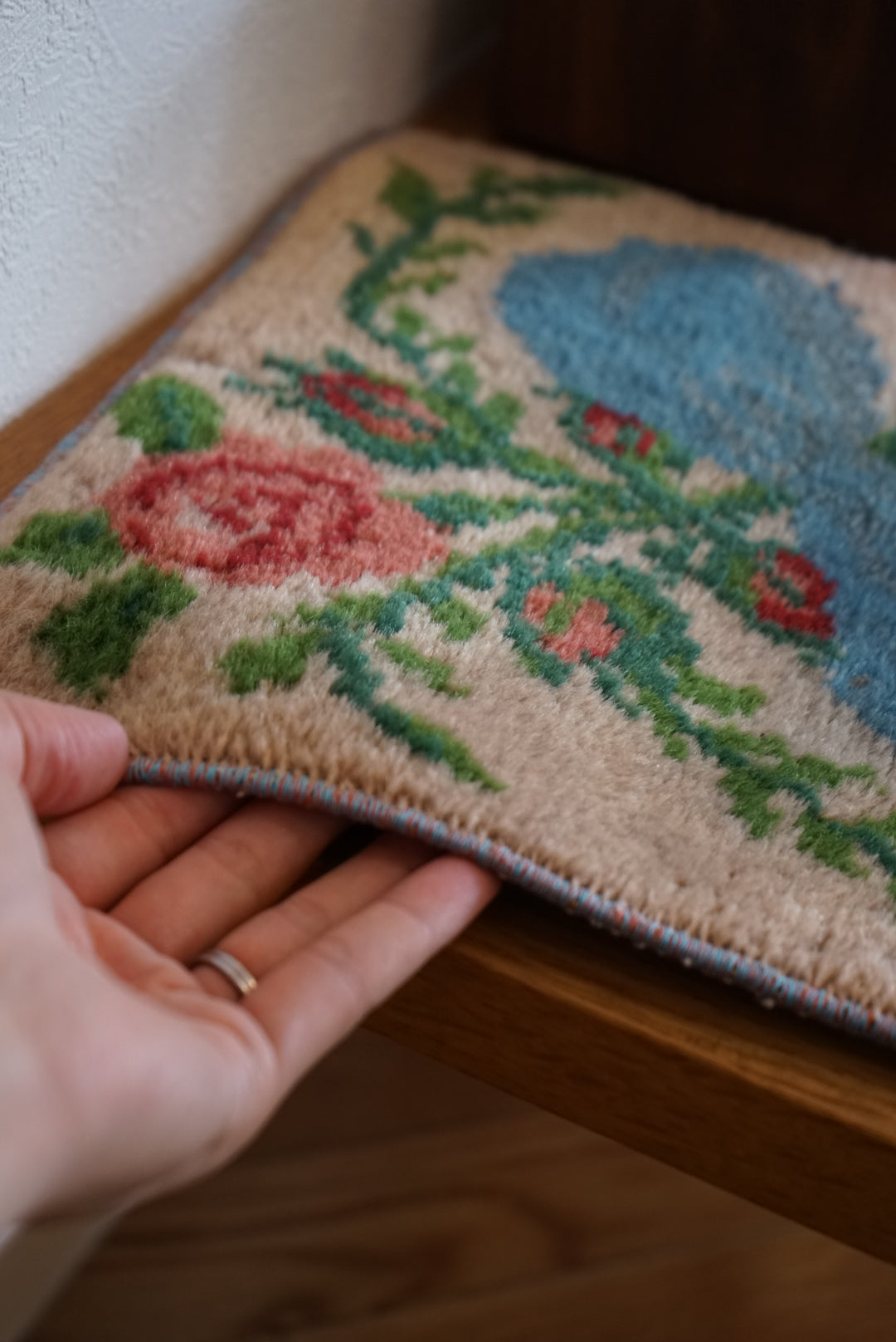 Türkiye Old Oushak Bouquet 1970年代 34.5 × 31 cm No.TR25537 / 国内送料無料・羊毛手織り絨毯