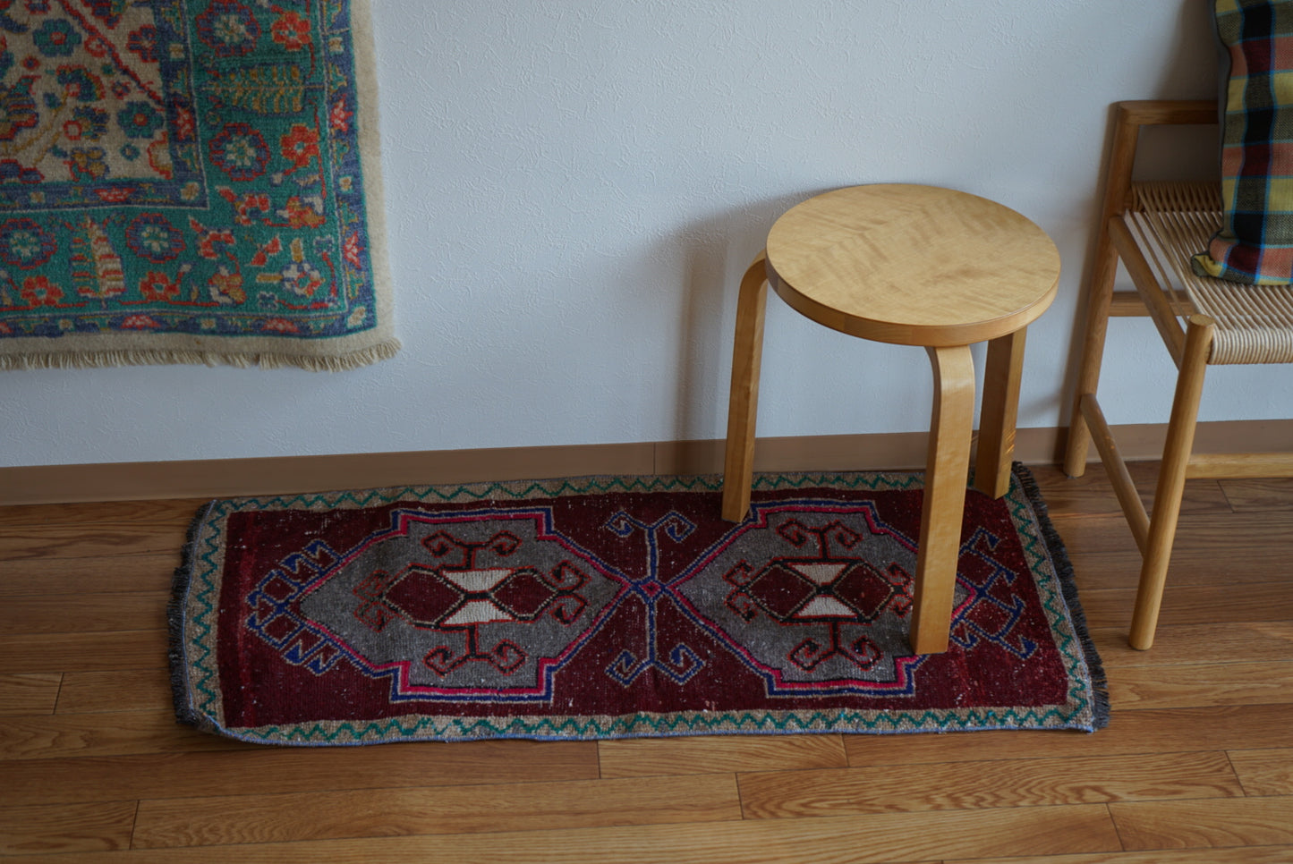 Türkiye Old Oushak Red , Green 1970年代 110.5 × 52 cm No.TR25541 / 国内送料無料・羊毛手織り絨毯