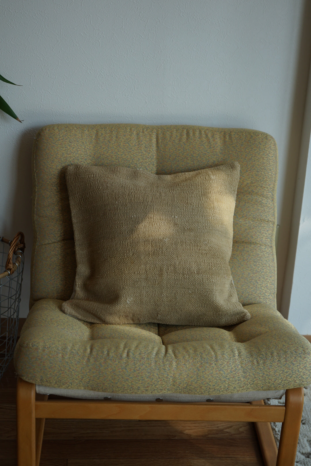 Türkiye Old Kilim Cushion Cover Brown , White Stripe Design 46 × 45 cm No.TR25563 / 送料無料・羊毛手織りキリム