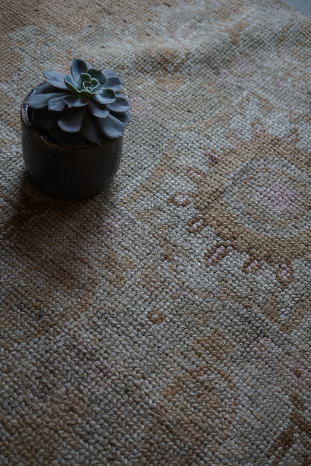 Türkiye Old Oushak Beige Medallion Flower Small size 1970年代 129 × 106 cm No.TR25238