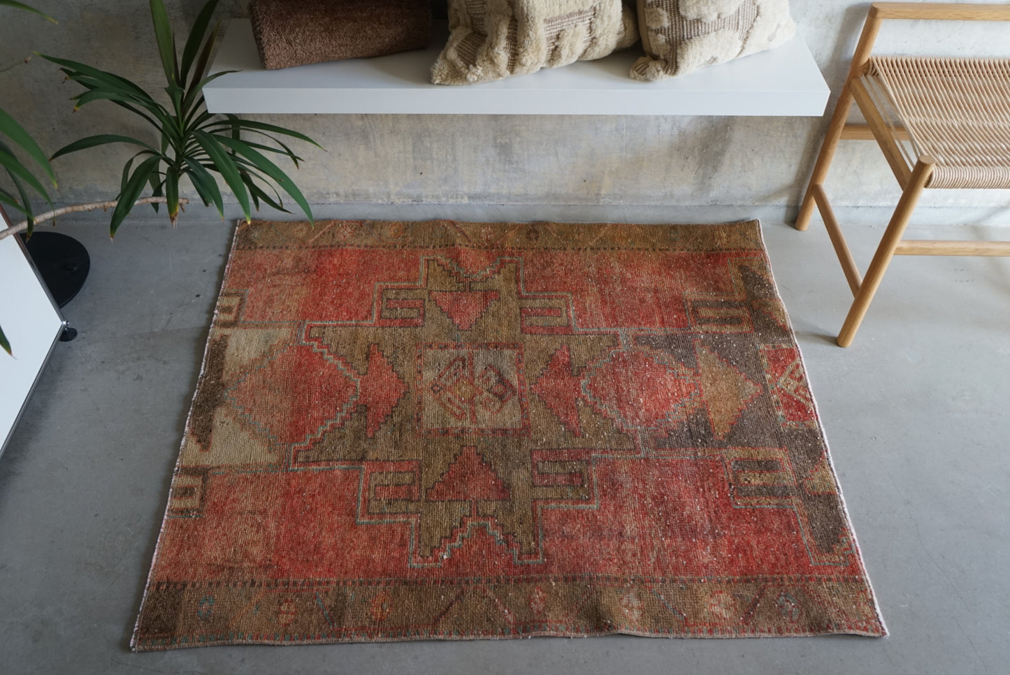 Türkiye Old Oushak Orange Small size 1970年代 118 × 100 cm No.TR25247