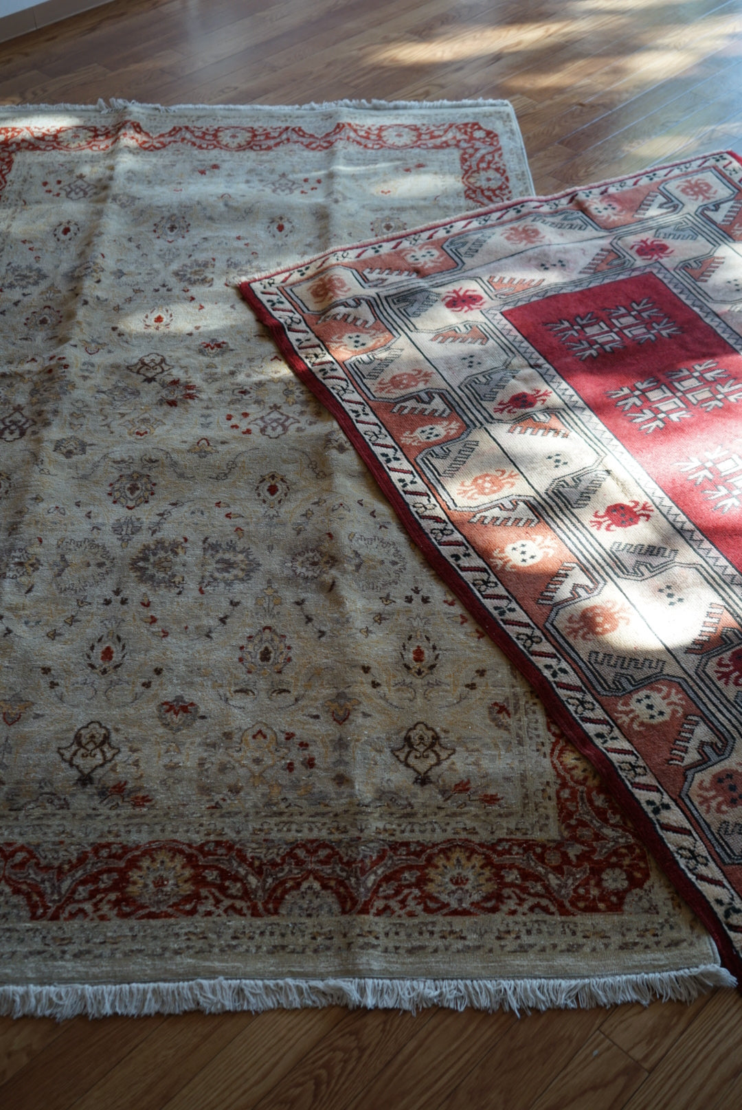 Türkiye Old Anatoria Beige , Red 1960年代 222 × 136 cm No.TR25551 / 国内送料無料・羊毛手織り絨毯
