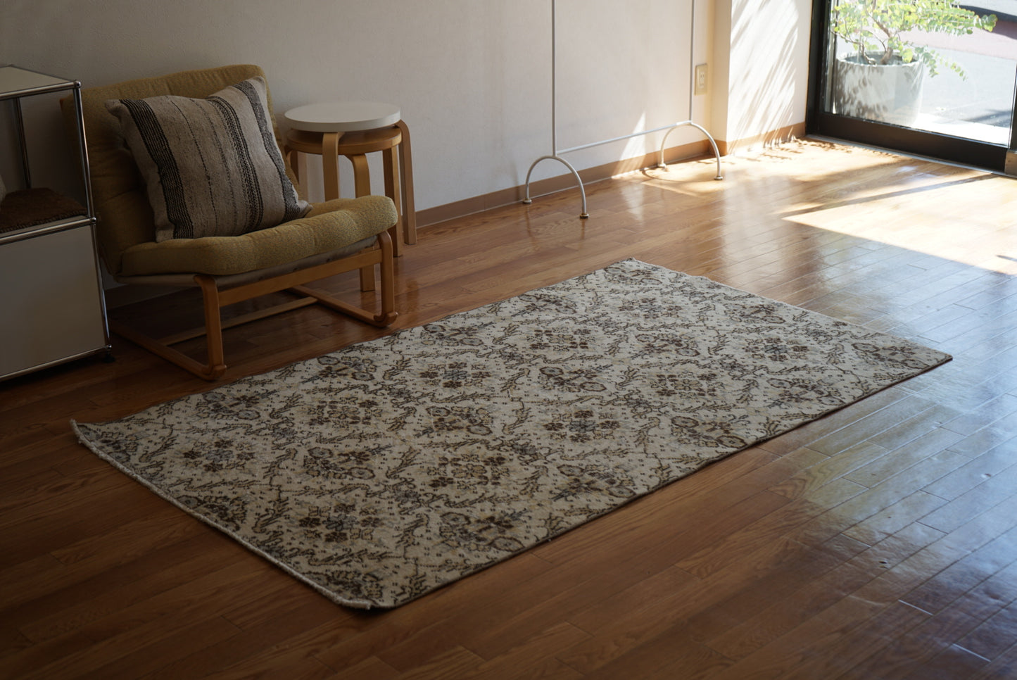 Türkiye Old Isparta Beige , Blue Floral 1970年代 191.5 × 116 cm No.TR25407