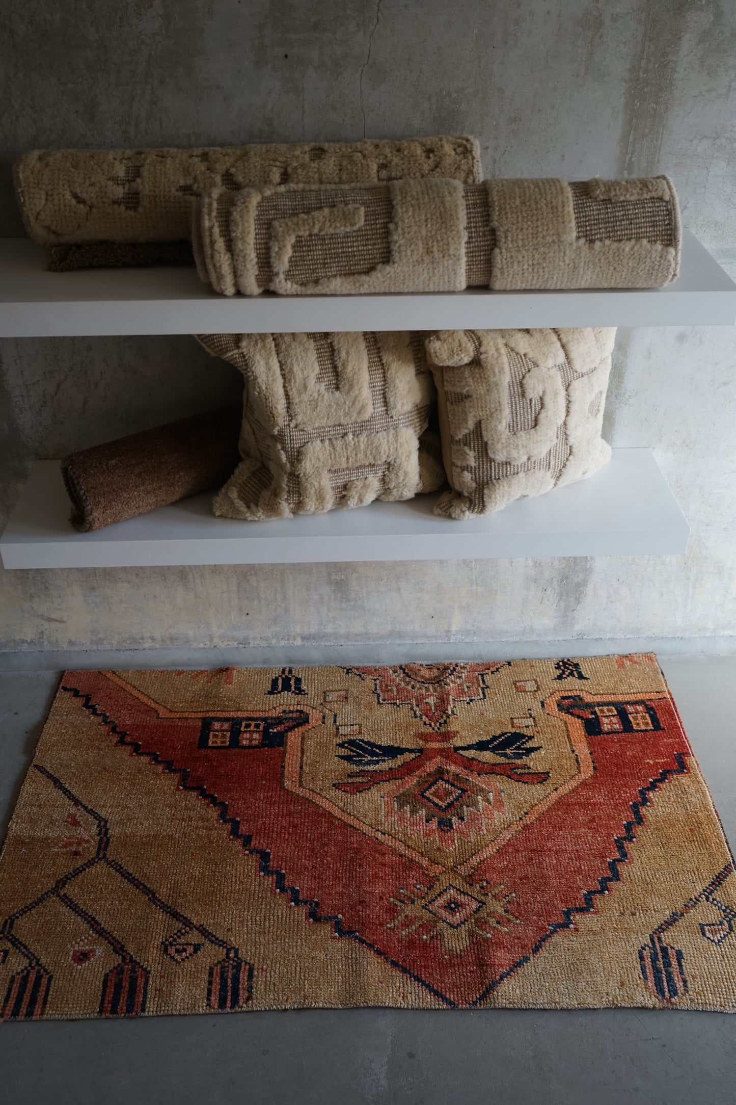 TURKEY OLD ISPARTA ORIENTAL BEIGE SMALL SIZE 124 × 73 cm No.TR25215