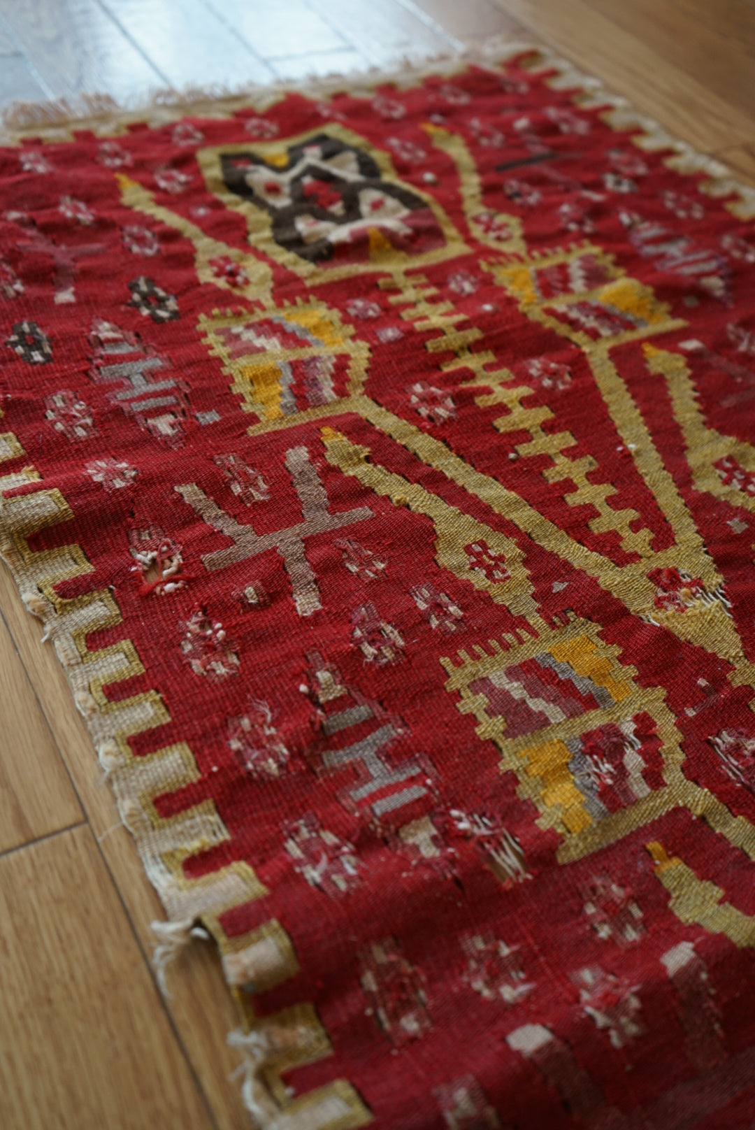 店頭販売 Tribal rug Türkiye Old Anatoria Kilim Tapestry Red , Yellow " Tree of life " 1960年代 111 × 53 cm No.TR25565 / 国内送料無料・羊毛手織りキリム