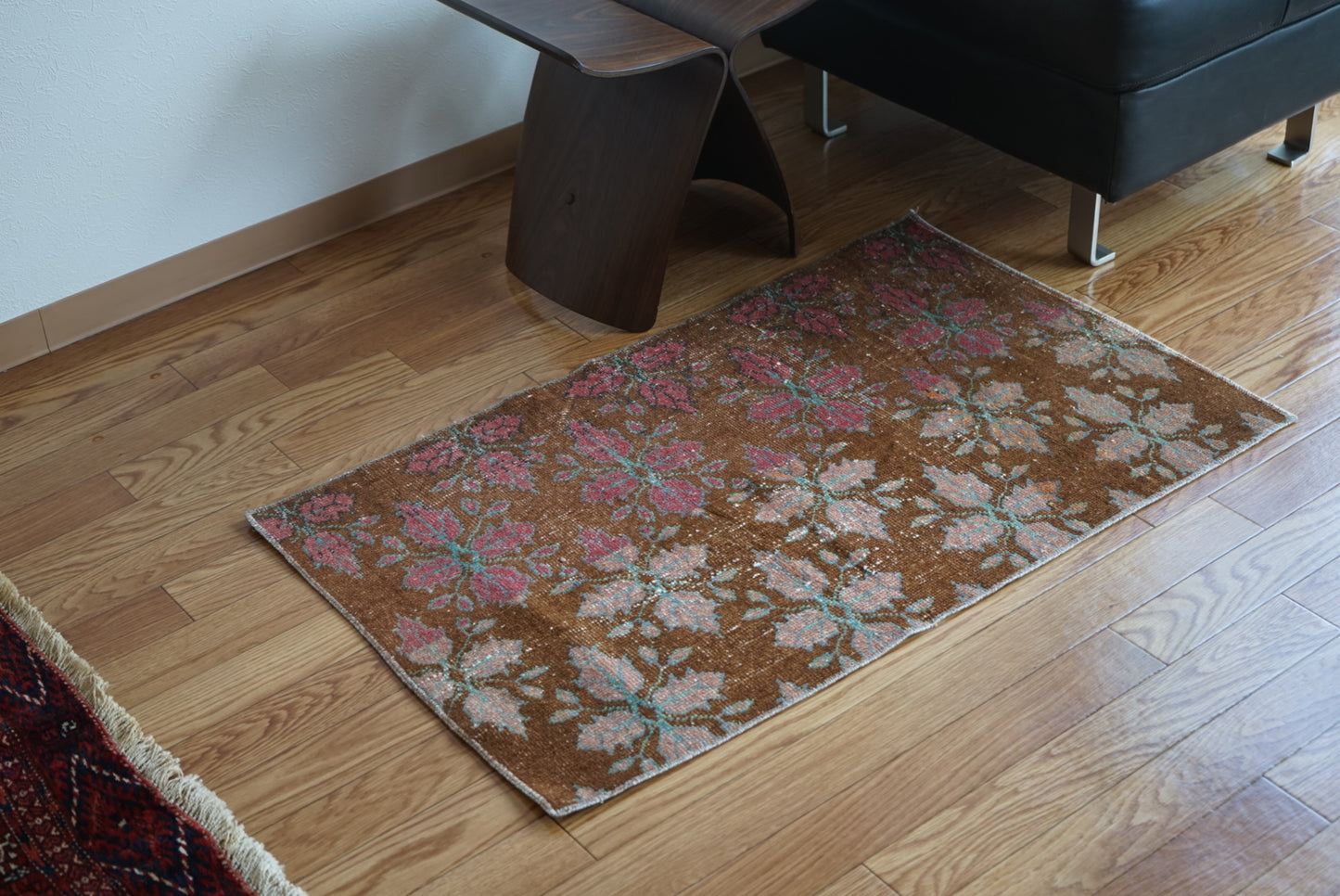 Türkiye Old Oushak Brown , Pink Flower 1960年代 96.5 × 60 cm No.TR25386