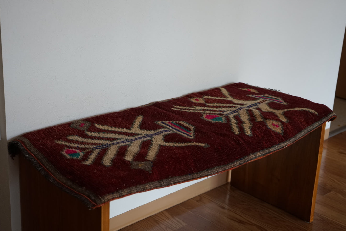 Türkiye Old Oushak Wine Red Flower 1970年代 111 × 49 cm No.TR25538 / 国内送料無料・羊毛手織り絨毯