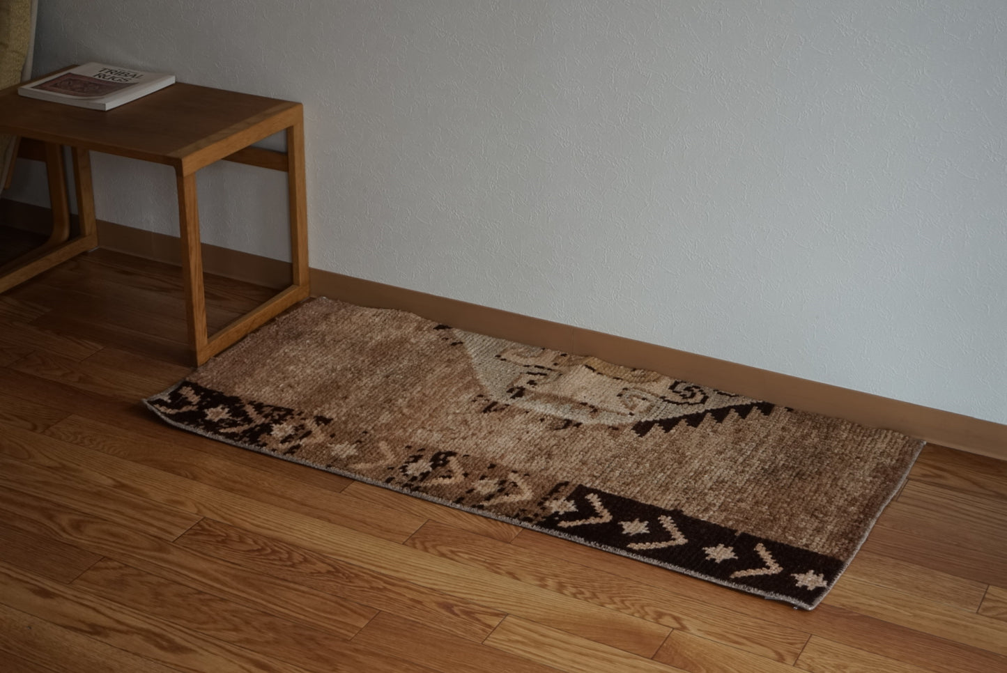 Türkiye Old Oushak Beige , Brown 1970年代 115 × 53 cm No.TR25499 / 国内送料無料
