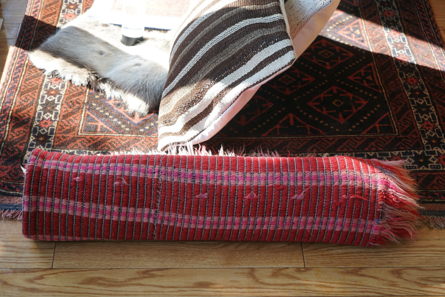 Türkiye Old Kilim Shaggy Pink , Red 1960年代 195 × 144 cm No.TR25546 / 国内送料無料・羊毛手織りキリム
