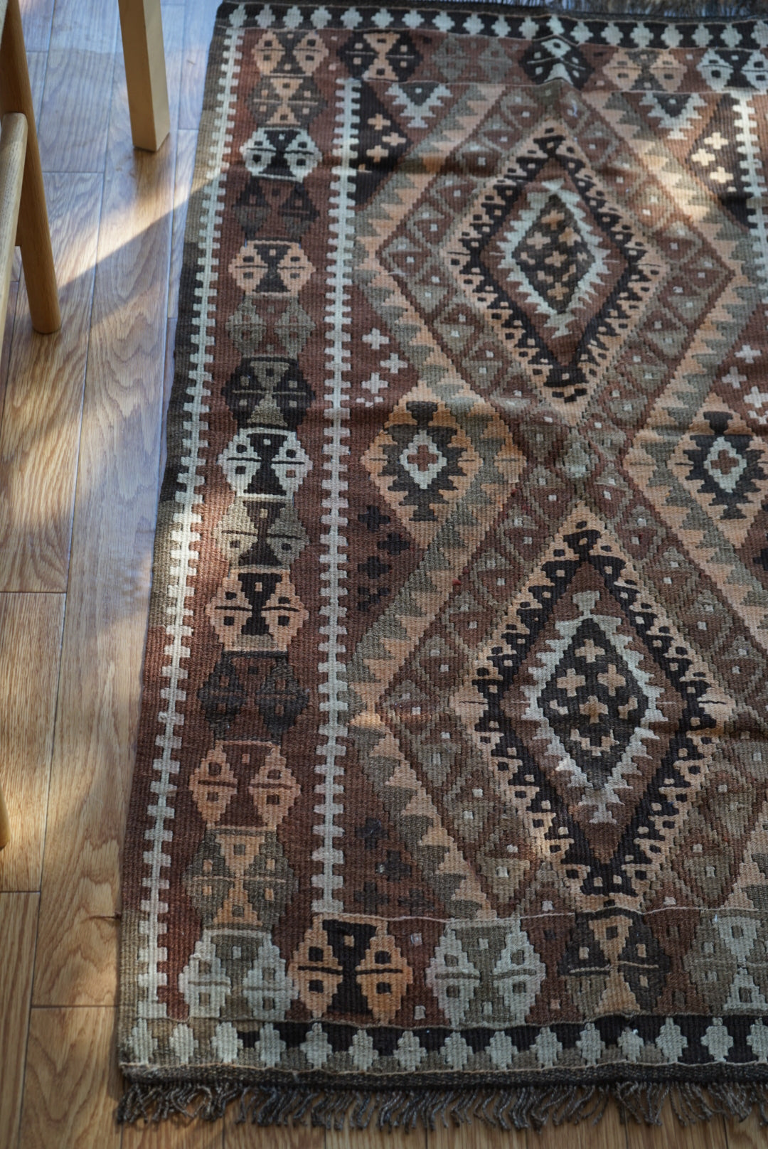 Türkiye Old Kilim Anatoria Tribal Design Brown 1960年代 132 × 79 cm No.TR25550 / 国内送料無料・羊毛手織りキリム