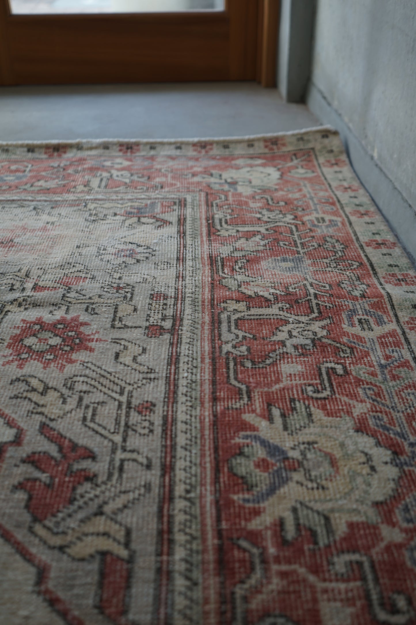 TURKEY OLD ISPARTA PINK BEIGE MEDALLION 1970年代 265 × 194 cm No.TR25213