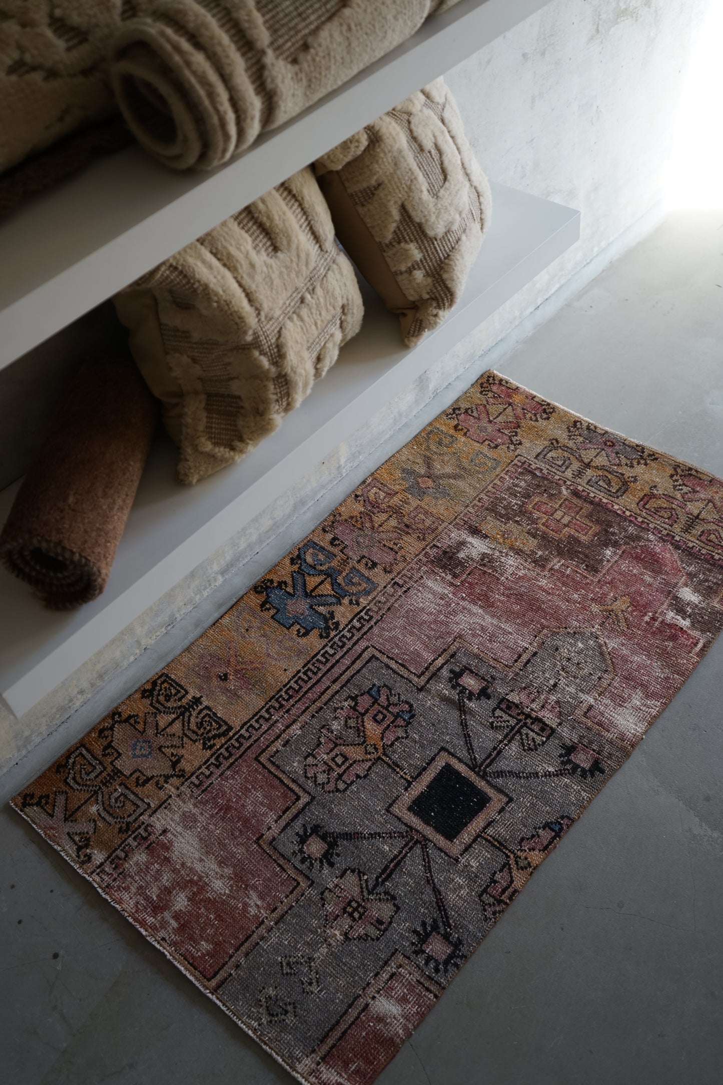 TURKEY OLD ISPARTA PINK BEIGE SMALL SIZE 1970年代 120 × 68 cm No.TR25219