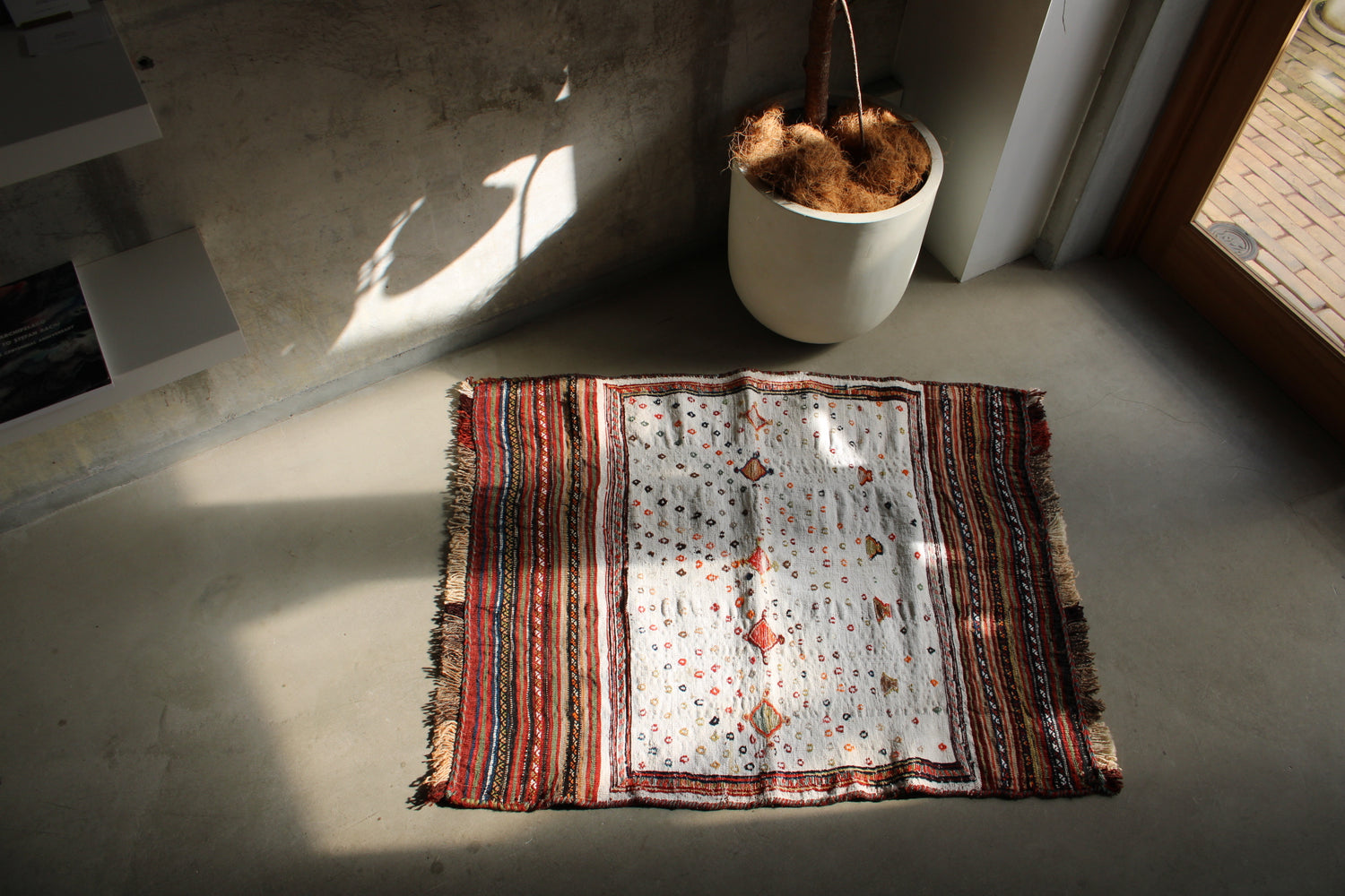 京都市北区 トライバルラグ専門店 | イランから集めた手織りの絨毯