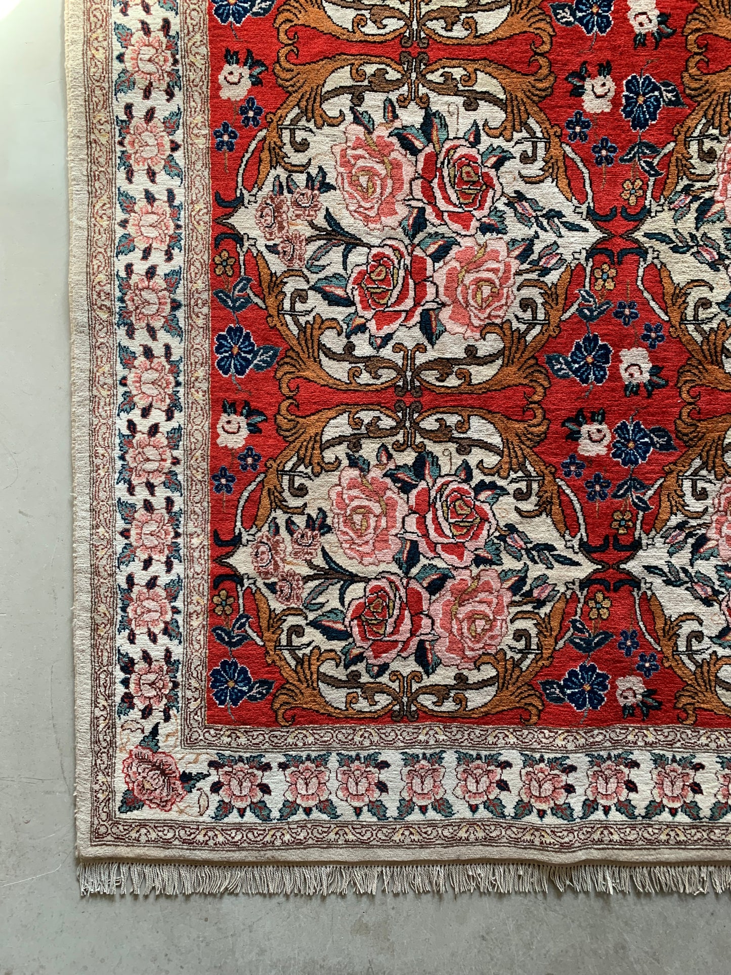 IRAN ANTIQUE BAKHTIARI 
CHALESHTOR 1940年代 255 × 162 cm