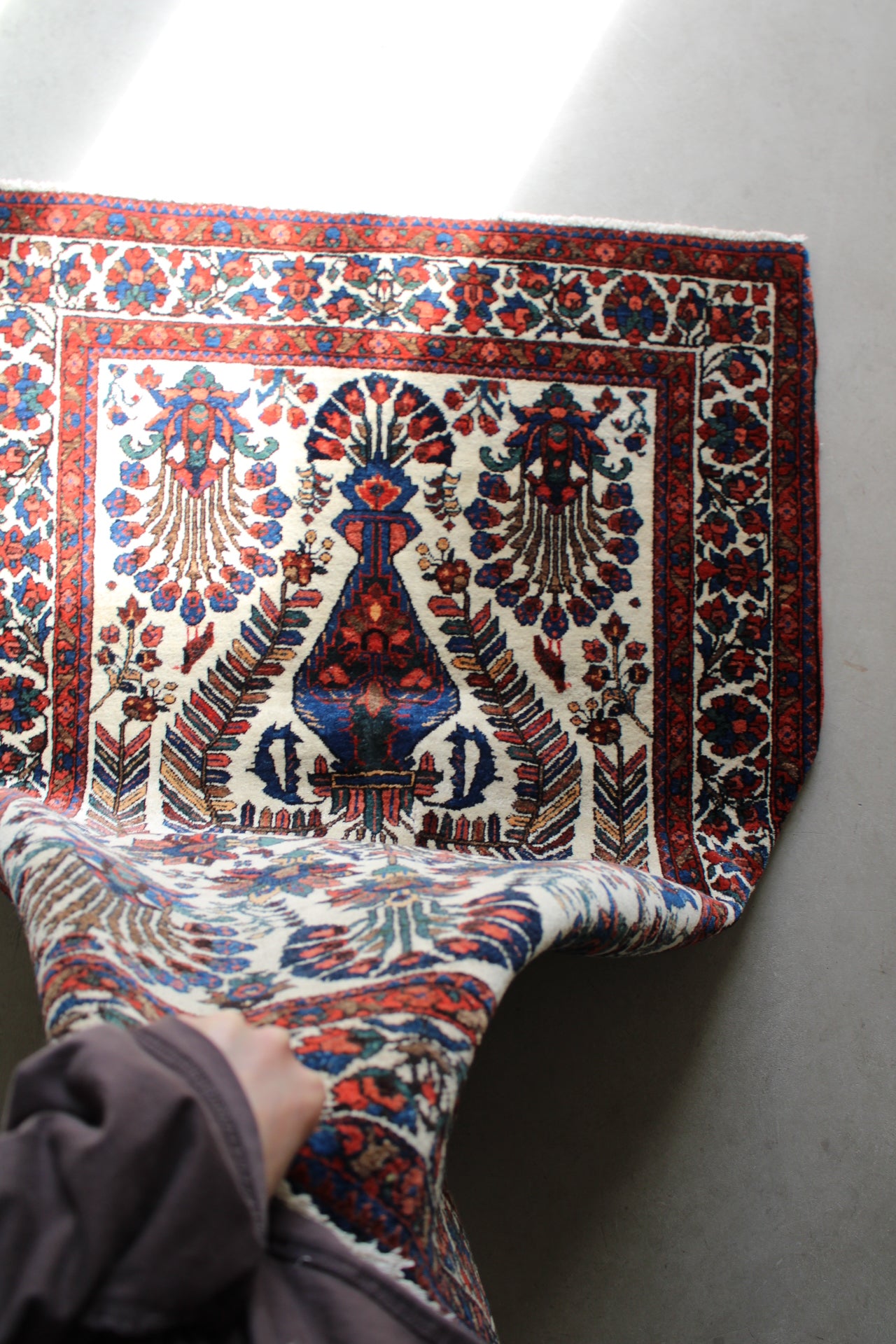 IRAN ANTIQUE SHIRAZ QASHQAI 
ABADEH 1840年代 152×100cm