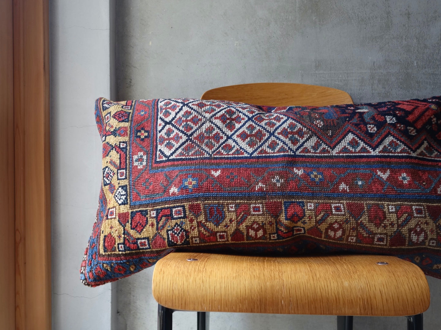 Iran antiques | Shiraz cushion cover 1840年代 83×41cm – Maison Étretat